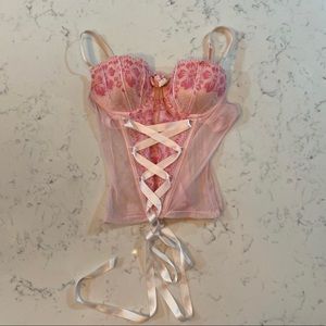 in search of vintage bustiers / corsets! 💕😊